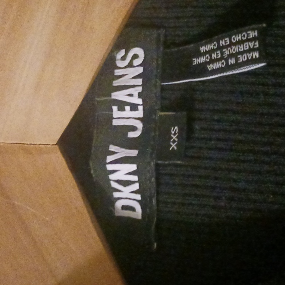 Top - Picture 2 of 4